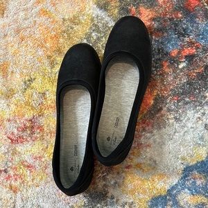 Brand new Clarks black loafers (size 10). Only worn once.